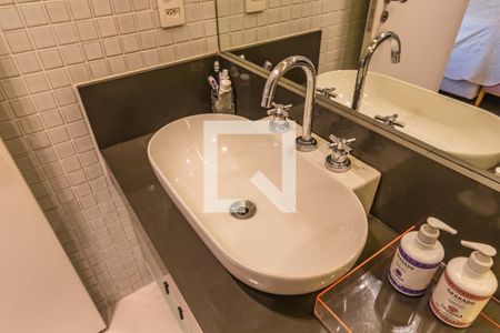 Apartamento à venda com 70m², 2 quartos e 1 vaga Apartamento à venda com 70m², 2 quartos e 1 vagaBanheiro da Suíte