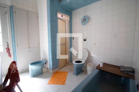 Casa à venda com 530m², 4 quartos e 4 vagas Casa à venda com 530m², 4 quartos e 4 vagasBanheiro 2