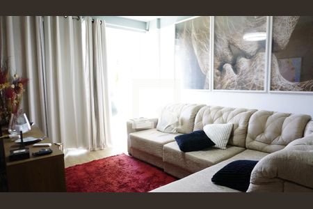 Apartamento à venda com 77m², 2 quartos e 1 vagaSala