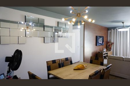 Apartamento à venda com 77m², 2 quartos e 1 vagaSala