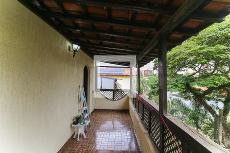 Casa à venda com 400m², 4 quartos e 4 vagas Casa à venda com 400m², 4 quartos e 4 vagasVaranda