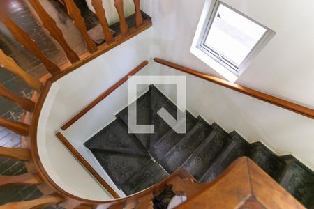 Casa à venda com 400m², 4 quartos e 4 vagas Casa à venda com 400m², 4 quartos e 4 vagasEscada