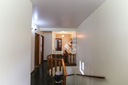 Casa à venda com 400m², 4 quartos e 4 vagas Casa à venda com 400m², 4 quartos e 4 vagasCorredor