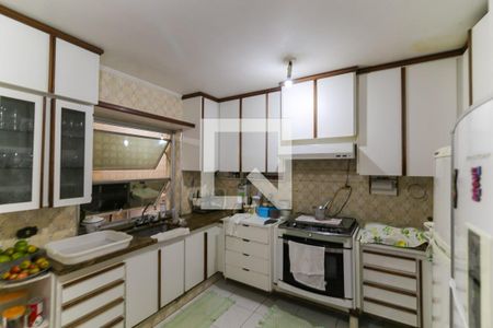 Casa à venda com 400m², 4 quartos e 4 vagas Casa à venda com 400m², 4 quartos e 4 vagasCozinha