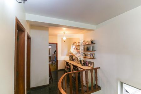 Casa à venda com 400m², 4 quartos e 4 vagas Casa à venda com 400m², 4 quartos e 4 vagasCorredor