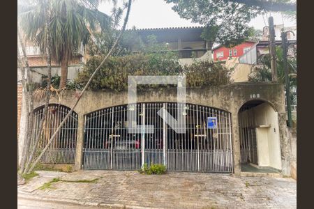 Casa à venda com 400m², 4 quartos e 4 vagas Casa à venda com 400m², 4 quartos e 4 vagasFachada