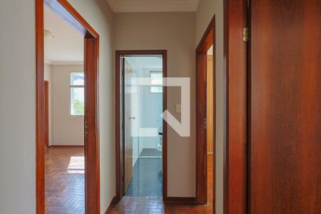 Corredor de apartamento para alugar com 3 quartos, 80m² em União, Belo Horizonte