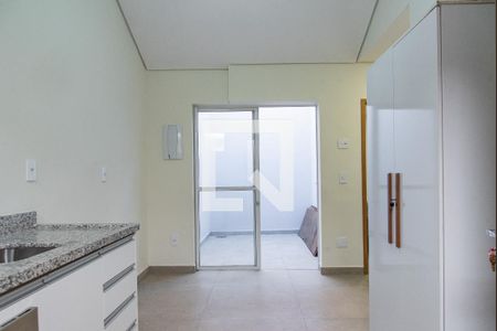Sala e cozinha de casa para alugar com 1 quarto, 32m² em Vila Dom Pedro I, São Paulo