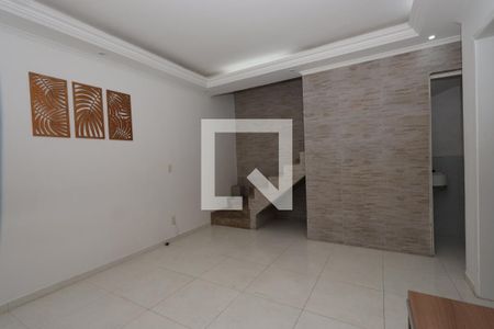 Sala de casa para alugar com 2 quartos, 120m² em Vila Olinda, São Paulo