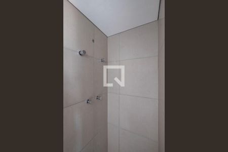 Banheiro de kitnet/studio à venda com 1 quarto, 23m² em Pinheiros, São Paulo