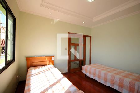 Casa à venda com 261m², 4 quartos e 2 vagasQuarto 1