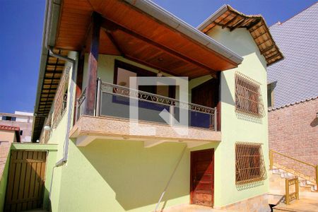 Casa à venda com 261m², 4 quartos e 2 vagasVaranda frontal