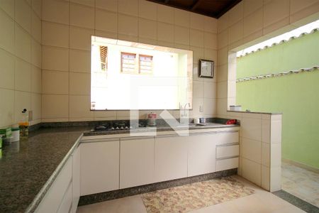 Casa à venda com 261m², 4 quartos e 2 vagasCozinha externa