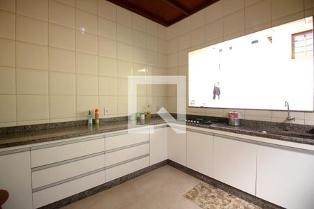 Casa à venda com 261m², 4 quartos e 2 vagasCozinha externa