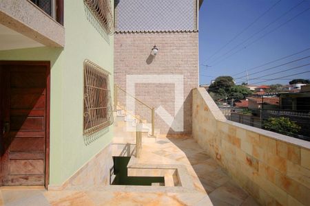 Casa à venda com 261m², 4 quartos e 2 vagasVaranda frontal