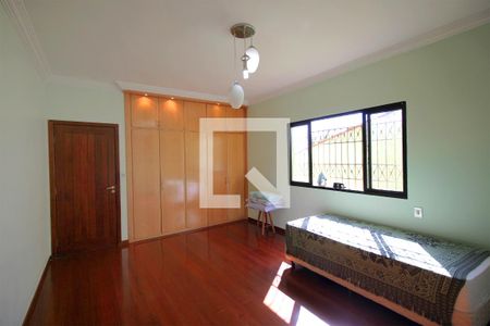 Casa à venda com 261m², 4 quartos e 2 vagasSuite