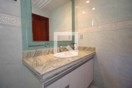 Casa à venda com 261m², 4 quartos e 2 vagasBanheiro da Suíte