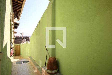 Casa à venda com 261m², 4 quartos e 2 vagasCorredor Lateral 1