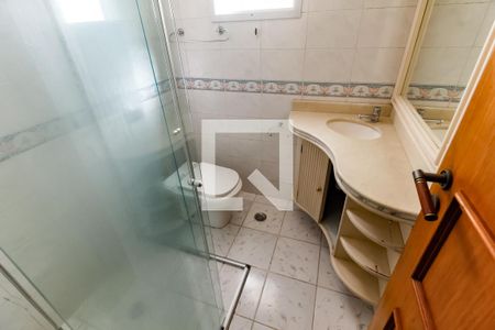 Banheiro da Suíte de apartamento para alugar com 4 quartos, 113m² em Chácara Agrindus, Taboão da Serra