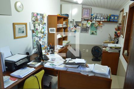 Casa de condomínio à venda com 300m², 4 quartos e 2 vagas Casa de condomínio à venda com 300m², 4 quartos e 2 vagasEscritório - Casa 1