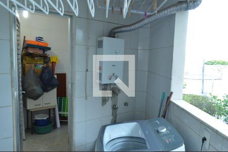 Casa de condomínio à venda com 300m², 4 quartos e 2 vagas Casa de condomínio à venda com 300m², 4 quartos e 2 vagasÁrea de Serviço - Casa 1