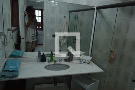 Casa de condomínio à venda com 300m², 4 quartos e 2 vagas Casa de condomínio à venda com 300m², 4 quartos e 2 vagasBanheiro da Suite 2 - Casa 1