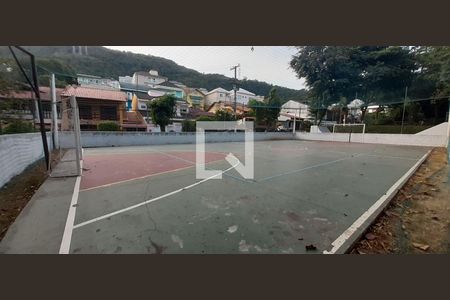 Casa de condomínio à venda com 300m², 4 quartos e 2 vagas Casa de condomínio à venda com 300m², 4 quartos e 2 vagasQuadra Poliesportiva