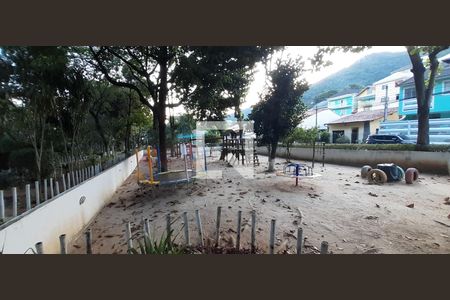 Casa de condomínio à venda com 300m², 4 quartos e 2 vagas Casa de condomínio à venda com 300m², 4 quartos e 2 vagasPlayground