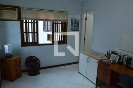 Casa de condomínio à venda com 300m², 4 quartos e 2 vagas Casa de condomínio à venda com 300m², 4 quartos e 2 vagasSuite 2 - Casa 1