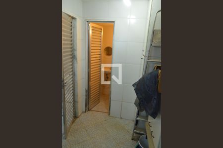 Casa de condomínio à venda com 300m², 4 quartos e 2 vagas Casa de condomínio à venda com 300m², 4 quartos e 2 vagasQuarto de Serviço - Casa 1