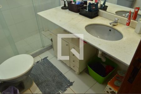 Casa de condomínio à venda com 300m², 4 quartos e 2 vagas Casa de condomínio à venda com 300m², 4 quartos e 2 vagasBanheiro da Suíte - Casa 2