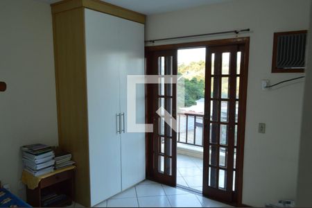 Casa de condomínio à venda com 300m², 4 quartos e 2 vagas Casa de condomínio à venda com 300m², 4 quartos e 2 vagasQuarto 1 - Casa 1