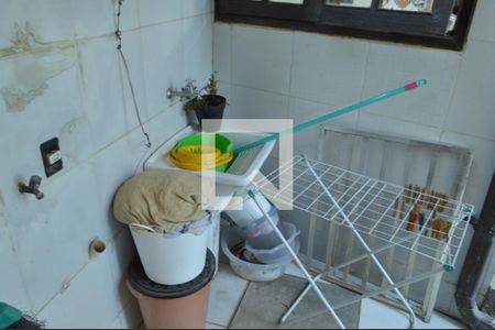 Casa de condomínio à venda com 300m², 4 quartos e 2 vagas Casa de condomínio à venda com 300m², 4 quartos e 2 vagasÁrea de Serviço - Casa 2