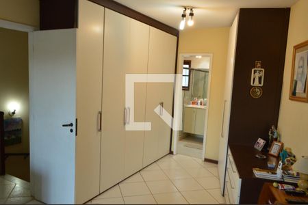 Casa de condomínio à venda com 300m², 4 quartos e 2 vagas Casa de condomínio à venda com 300m², 4 quartos e 2 vagasSuite - Casa 1