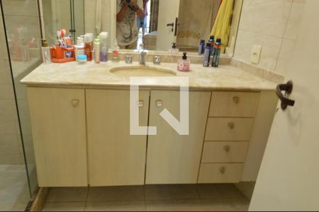 Casa de condomínio à venda com 300m², 4 quartos e 2 vagas Casa de condomínio à venda com 300m², 4 quartos e 2 vagasBanheir da Suite - Casa 1