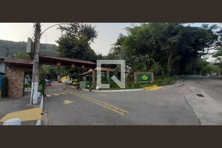 Casa de condomínio à venda com 300m², 4 quartos e 2 vagas Casa de condomínio à venda com 300m², 4 quartos e 2 vagasFachada