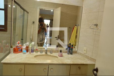 Casa de condomínio à venda com 300m², 4 quartos e 2 vagas Casa de condomínio à venda com 300m², 4 quartos e 2 vagasBanheir da Suite - Casa 1