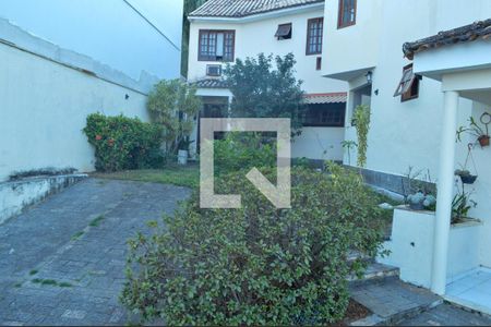 Casa de condomínio à venda com 300m², 4 quartos e 2 vagas Casa de condomínio à venda com 300m², 4 quartos e 2 vagasJardim