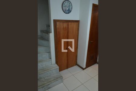 Casa de condomínio à venda com 300m², 4 quartos e 2 vagas Casa de condomínio à venda com 300m², 4 quartos e 2 vagasDispensa - Casa 2