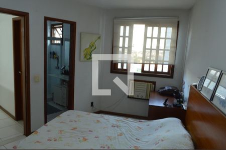 Casa de condomínio à venda com 300m², 4 quartos e 2 vagas Casa de condomínio à venda com 300m², 4 quartos e 2 vagasSuíte - Casa 2