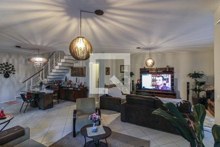 Sala de casa de condomínio à venda com 3 quartos, 650m² em Vargem Pequena, Rio de Janeiro