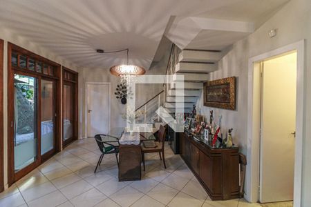 Sala de casa de condomínio à venda com 3 quartos, 650m² em Vargem Pequena, Rio de Janeiro