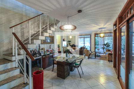 Sala de casa de condomínio à venda com 3 quartos, 650m² em Vargem Pequena, Rio de Janeiro