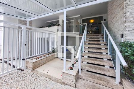 Apartamento à venda com 98m², 3 quartos e 2 vagas Apartamento à venda com 98m², 3 quartos e 2 vagasFachada e portaria