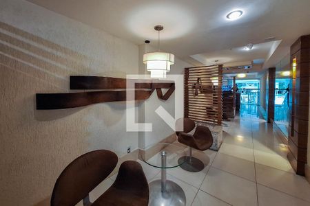 Apartamento à venda com 98m², 3 quartos e 2 vagas Apartamento à venda com 98m², 3 quartos e 2 vagasFachada e portaria