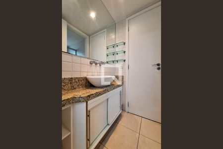 Apartamento à venda com 98m², 3 quartos e 2 vagas Apartamento à venda com 98m², 3 quartos e 2 vagasBanheiro 1