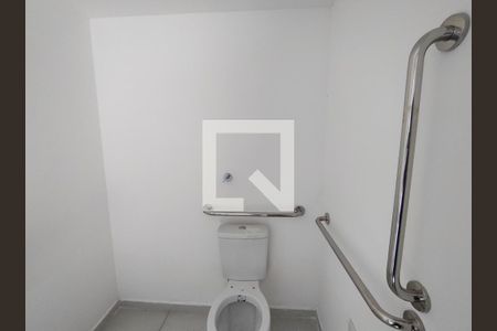 Banheiro de casa para alugar com 0 quarto, 70m² em Jardim das Acácias, São Paulo