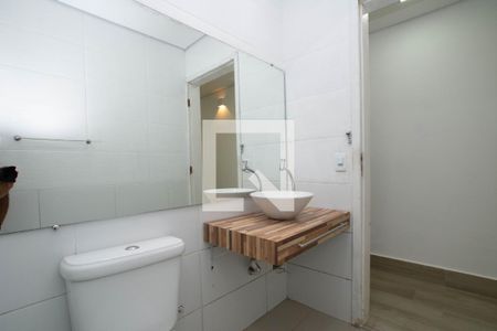 Banheiro de apartamento para alugar com 1 quarto, 30m² em Jardim Santa Helena, Guarulhos