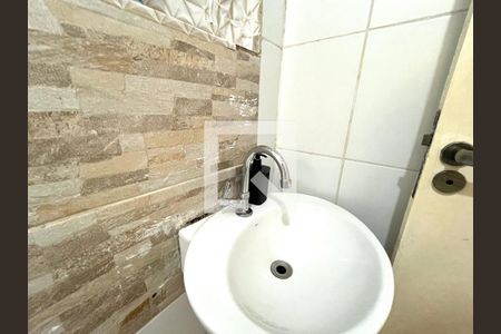 Casa à venda com 82m², 2 quartos e 1 vaga Casa à venda com 82m², 2 quartos e 1 vagaBanheiro da Suíte 1