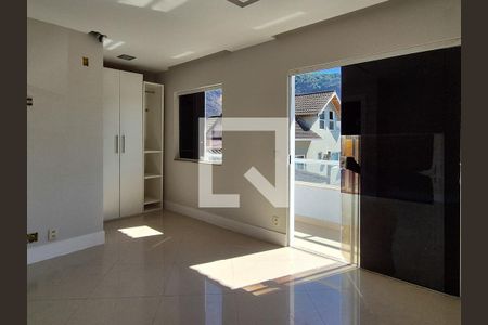 Suite de casa de condomínio para alugar com 4 quartos, 161m² em Camorim, Rio de Janeiro